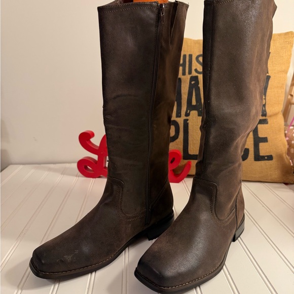 Pierre Dumas Dark Brown Heeled Boots - Picture 1 of 11